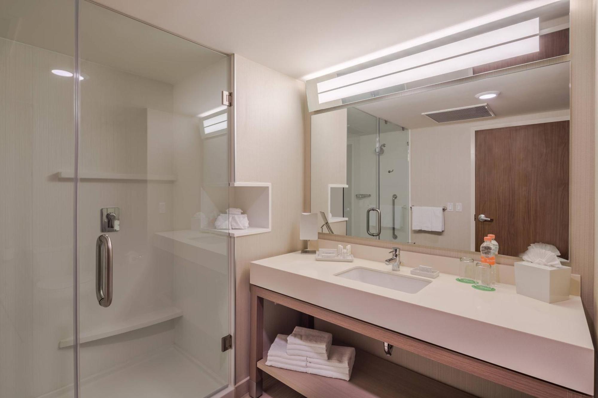 Courtyard By Marriott Chihuahua Hotel Exterior foto