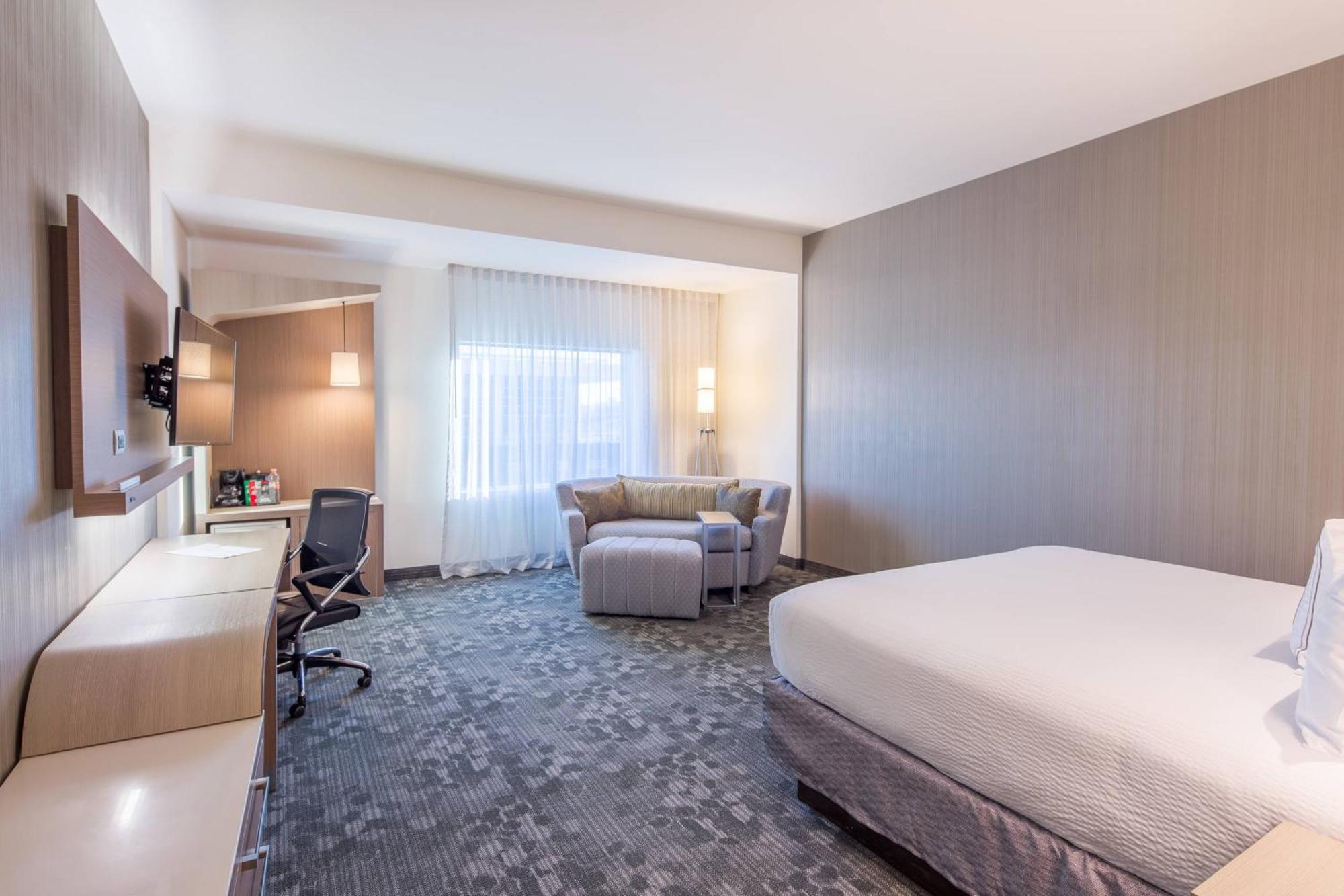 Courtyard By Marriott Chihuahua Hotel Exterior foto