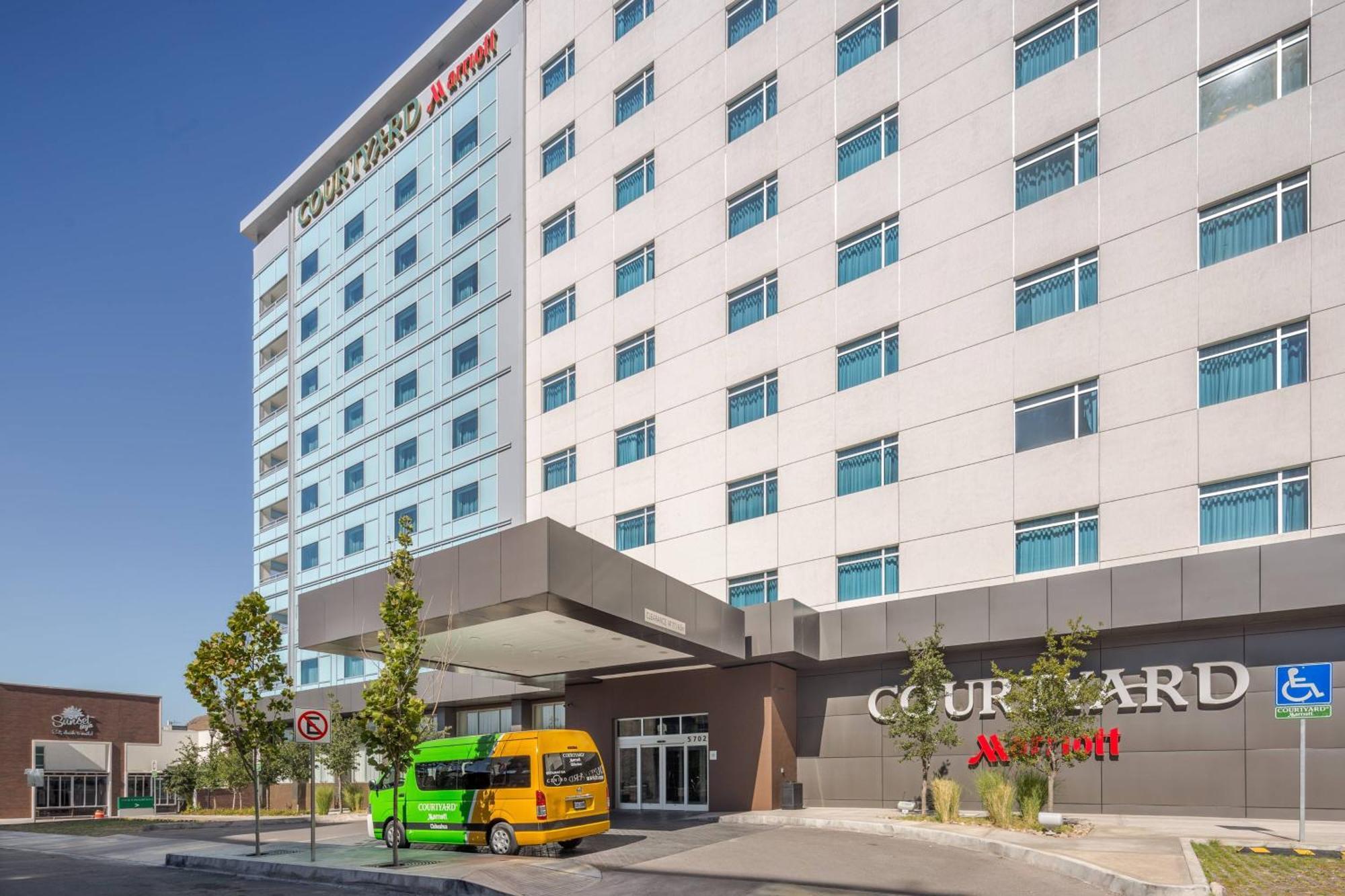 Courtyard By Marriott Chihuahua Hotel Exterior foto
