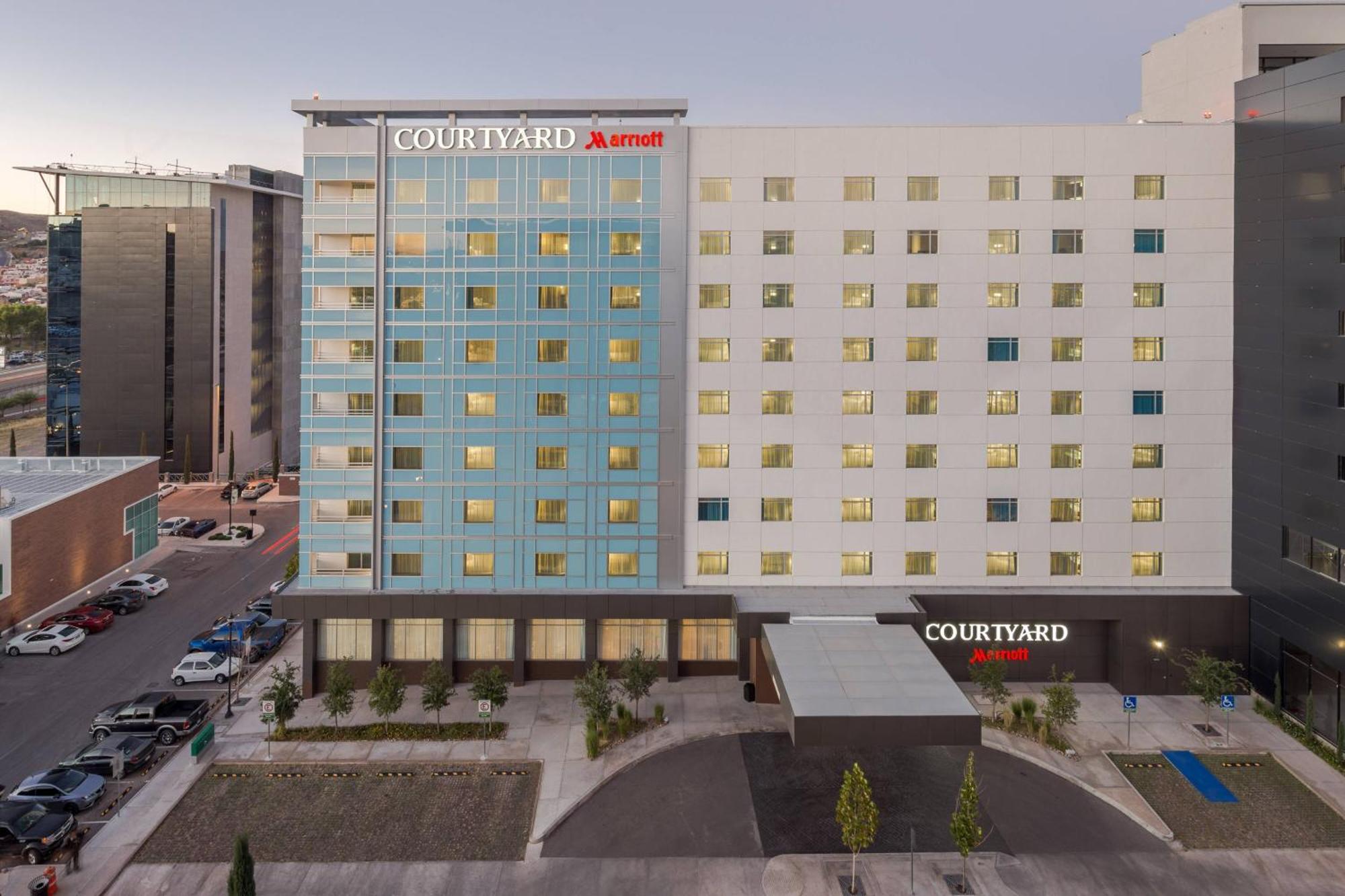 Courtyard By Marriott Chihuahua Hotel Exterior foto